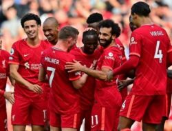 Liverpool Kudeta Manchester United dari Puncak Klasemen Liga Inggris