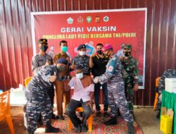 TNI AL Lhokseumawe Vaksin 115 Warga Pesisir Gampong Meucat Sigli