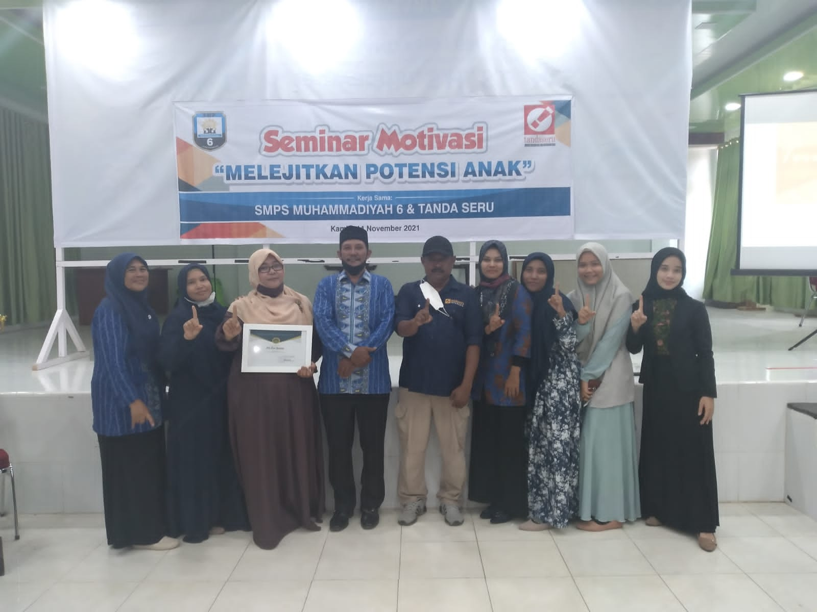 SMPS Muhammadiyah 6 Lhokseumawe bersama Tandaseru Indonesia menggelar seminar motivasi kepada siswa. Foto: Dok. IST