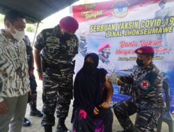 TNI AL Lhokseumawe Bersama PLN Laksanakan Serbuan Vaksinasi Maritim Dalam Rangka HUT Armada RI Ke-76