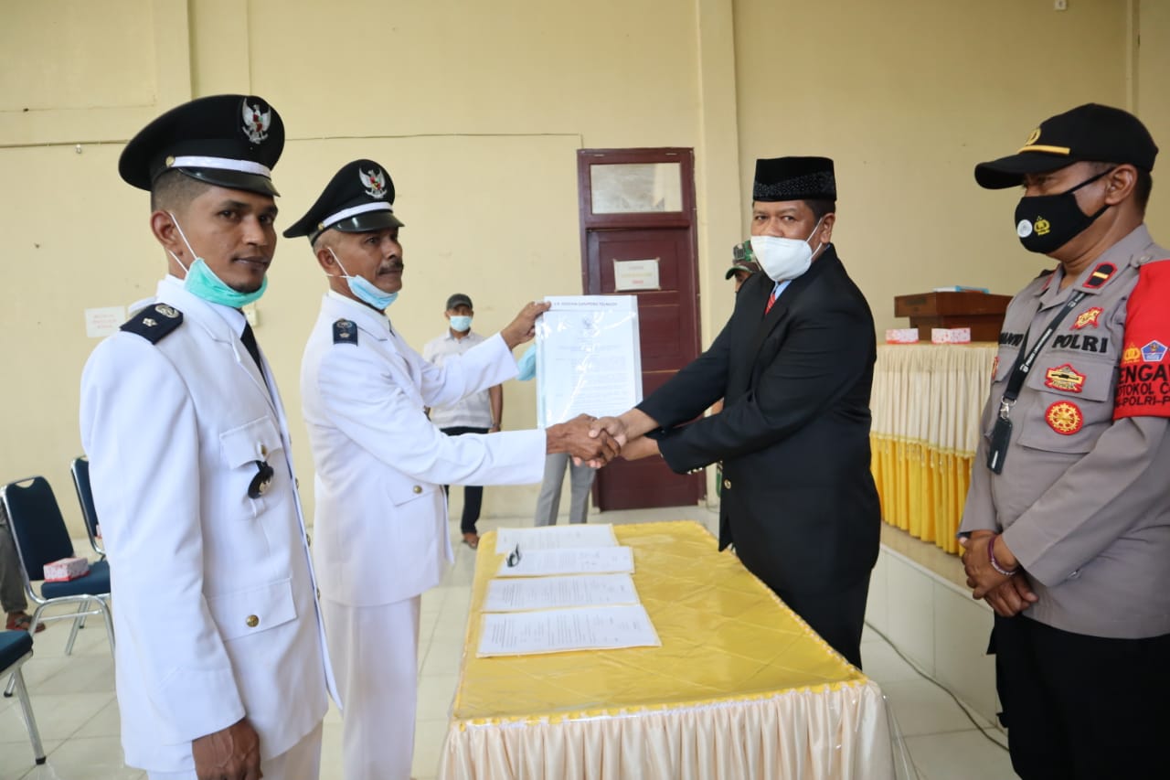 Keuchik Gampong Gunci, Fazir Ramli, SP., dan Keuchik Gampong Teungoh, M. Jakfar Abda, Kecamatan Sawang, Aceh Utara, dilantik di Aula Kantor Camat Sawang. Foto: IST