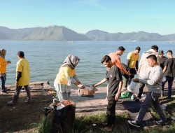 Karyawan PT PIM Bersihkan Pantai di Bangka Jaya dan Takengon