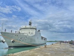 KRI Banjarmasin-592 Angkut 400 Prajurit Yon 113/JS Bireuen Satgas Pamtas RI-Papua Nugini