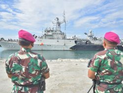 TNI AL Lanal Lhokseumawe Sambut KRI Teuku Umar-385 Sandar di Pelabuhan Krueng Geukueh