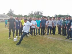 Buka Liga Eksekutif JPFC, Pj Wali Kota Lhokseumawe Tendangan Bola Pertama