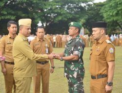 Meriahkan HUT RI, Pj Wali Kota Lhokseumawe Serahkan 10 Ribu Bendera Merah Putih