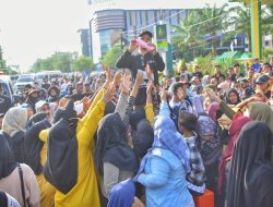 Warga Lhokseumawe Ramaikan Pawai Demokrasi