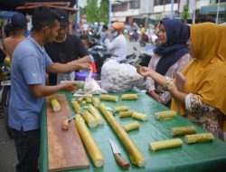 Antusias Warga Berburu Takjil di Keude Krueng Geukueh Aceh Utara