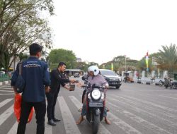 Komunitas Fotografer Koetaradja KTP Bagikan Takjil Berbuka Puasa