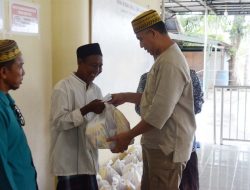 Unimal Bagikan Paket Lebaran untuk Gampong Lingkar Kampus dan Para Janda