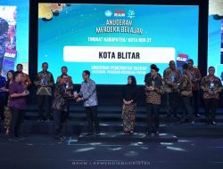 Pj Bupati Aceh Utara Terima Penghargaan Anugerah Merdeka Belajar dari Mendikbud Nadiem Makarim