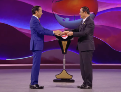 Jokowi Resmi Tutup KTT ASEAN 2023, Serahkan Palu Keketuaan kepada Laos