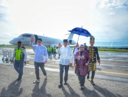 Saweu Aceh, Anies Baswedan Tiba di Bandara Malikussaleh Disambut Meriah Masyarakat