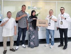 BSI Area Lhokseumawe Berikan Hadiah Kepada Nasabah Menggunakan Mobile Banking