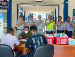 Sat Lantas Polres Bireuen dan jasa Raharja Berikan Pengobatan Gratis di Terminal Bus