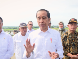 Jokowi : Petani Bisa Gunakan KTP Beli Pupuk