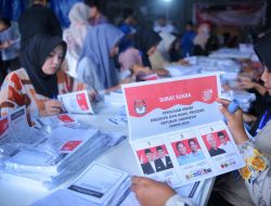 KIP Lhokseumawe Mulai Sortir dan Lipat Kertas Surat Suara Pemilu 2024