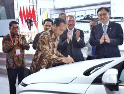 Jokowi Resmikan Pabrik Baterai Kendaraan Listrik Pertama dan Terbesar di Asia Tenggara