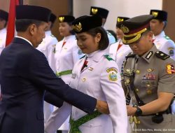 Presiden Jokowi Kukuhkan 76 Anggota Paskibraka 2024 di Istana Negara IKN