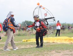 Atlet Putri Paramotor Berlaga di Presisi Foot Launch Solo PON Aceh Sumut