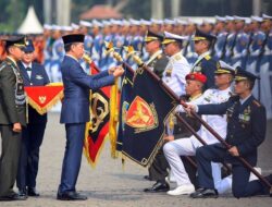 Presiden Jokowi Pimpin Upacara HUT TNI ke-79