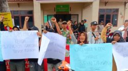 Diduga Buat Gaduh, Warga Demo Tuntut Pj Keuchik Tumpok Teungoh Dicopot