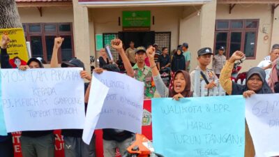 Diduga Buat Gaduh, Warga Demo Tuntut Pj Keuchik Tumpok Teungoh Dicopot