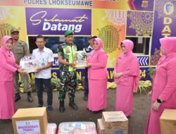 Kapolres Lhokseumawe dan Ketua Bhayangkari Kunjungi Pos Pelayanan dan Pengamanan Ops Lilin 2024