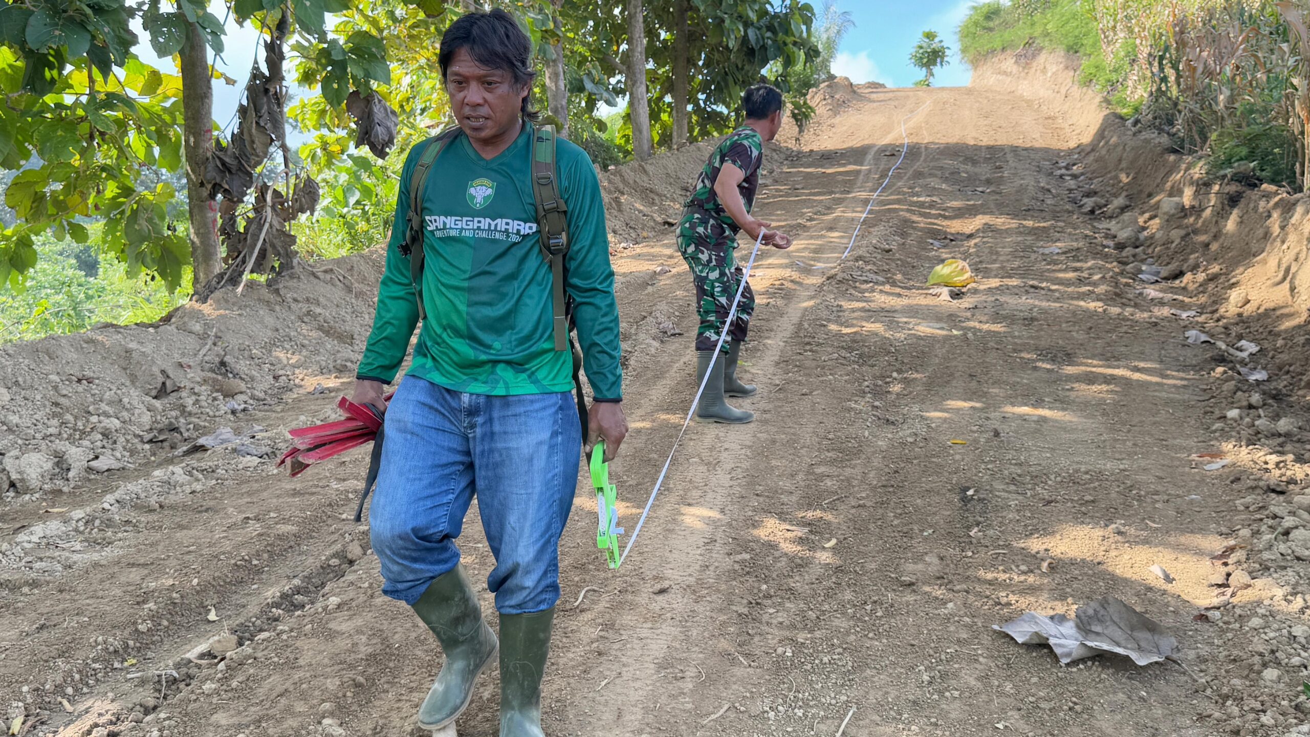 Satgas TMMD Laksanakan Pengukuran Jalan untuk Kelancaran Pembangunan Infrastruktur