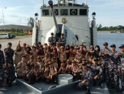 Pramuka MIN Kutablang Lhokseumawe Kunjungi KRI Lemadang-632 di Pelabuhan Krueng Geukueh