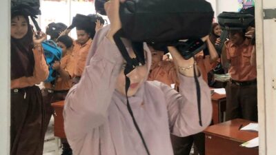 Siswa-siswi SDN 1 Banda Sakti Berlarian ” Diguncang Gempa Bumi ”