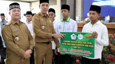 Sebelum 100 Hari, Ayah Wa Kucurkan Beasiswa Bagi 1.500 santri