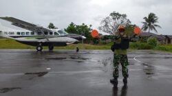 Satgas Pamtas RI-PNG Yonko 465 Kopasgat Mengoperasionalkan Bandara Kenyam Dan Hadir Untuk Menjaga Warga Nduga