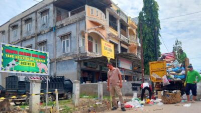 DLHK Pasang Pamflet Larangan Buang Sampah Disejumlah Titik Lhokseumawe