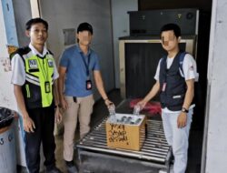 Satgas Kopasgat Gagalkan Penyelundupan Miras di Bandara Sentani