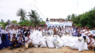 PIM Tanam Ratusan Pohon Kelapa di Pesisir Bangka Jaya