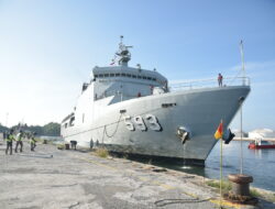 KRI Banda Aceh-593 Bersandar di Pelabuhan Krueng Geukueh