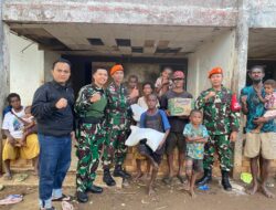 Prajurit Yonko 465 Kopasgat Salurkan Bantuan ke Warga Merauke,