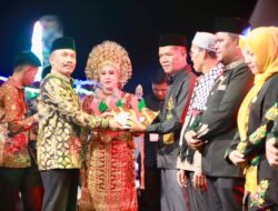 Bupati apresiasi dan serahkan Anugerah budaya di hari jadi Pidie