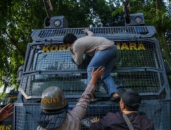 Unras Hapuskan Tunjangan Mewah Anggota DPR RI di Medan Ricuh