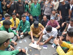 Mahasiswa Demo di DPRK Lhokseumawe Suarakan 8 Tuntutan Mendesak