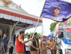 Mualem Salurkan Bantuan Kesiapsiagaan Bencana ke 10 Kabupaten