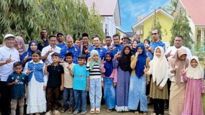 Horee! Pelajar Banjir di Ujong Pacu Terima Bantuan Seragam dan Alat Tulis Sekolah