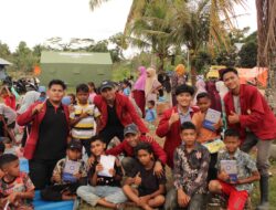 Mahasiswa Salurkan Bantuan kepada Korban Banjir dan Lakukan Trauma Healing di Sawang