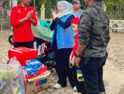 Bunda Salma Terobos Lumpur Salurkan Bantuan Banjir di Matang Kuli