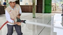 Sebagian Belum Aktif, Plt Kadis Pimpin Pembersihan Dayah Tertimbun Lumpur di Aceh Utara