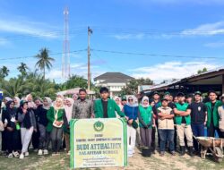 Pascabanjir Aceh Utara, Mahasiswa KKN Unimal Gotong Royong Bersihkan Dayah Bahrul U’lum Bungkaih