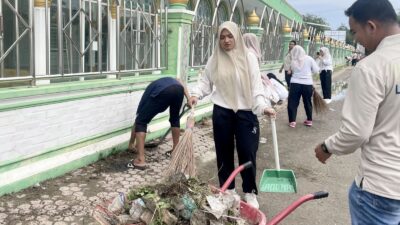 Sambut Ramadhan, Lapas Lhokseumawe Sapu Bersih Masjid Al-Azhar Pusong Lama