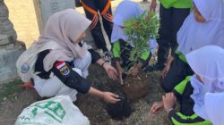 Wujudkan Lingkungan Lestari, Mahasiswa KKN Unimal Inisiasi “Gerakan Sekolah Hijau” di SDN 7 Blang Mangat