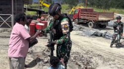 Satgas Korpasgat Bagikan Sembako dan Keceriaan untuk Warga Puncak, Papua Tengah